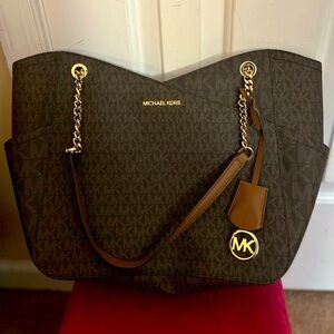 SALE BNWT Authentic Michael Kors w gold hardware tote bag